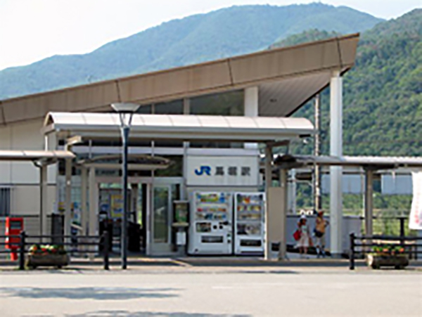 JR馬堀駅